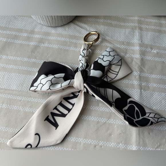 Large Silk Bowknot Keychain/Bagcharm - Picture 3 of 4